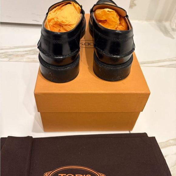 Tod's Black Loafers with Gold Chain Size 38.5 - Picture 5 of 11